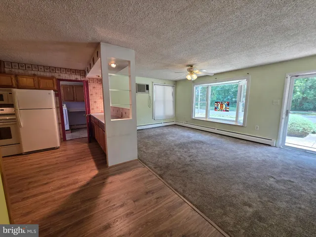 $385,000 | 1 Mistletoe Lane, Levittown, PA 19054