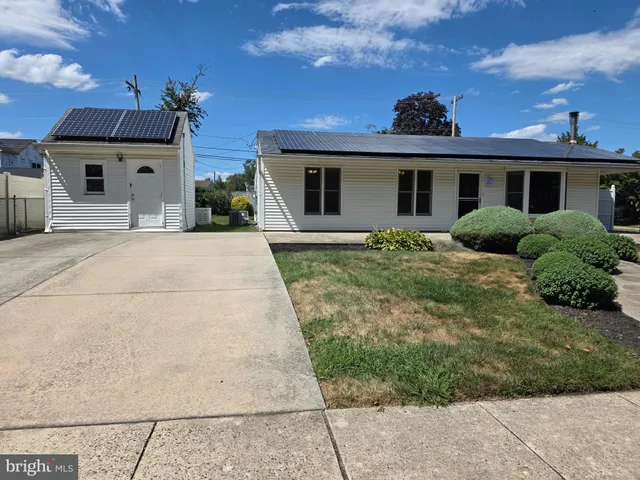 $385,000 | 1 Mistletoe Lane, Levittown, PA 19054