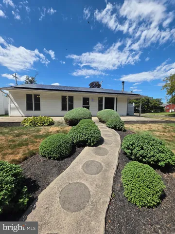 $385,000 | 1 Mistletoe Lane, Levittown, PA 19054