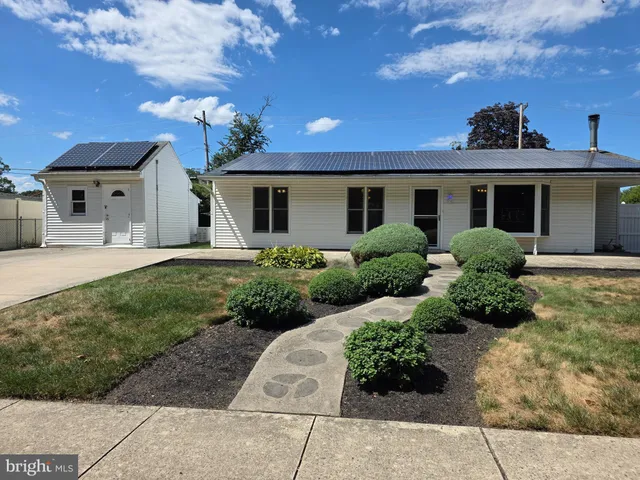 $385,000 | 1 Mistletoe Lane, Levittown, PA 19054