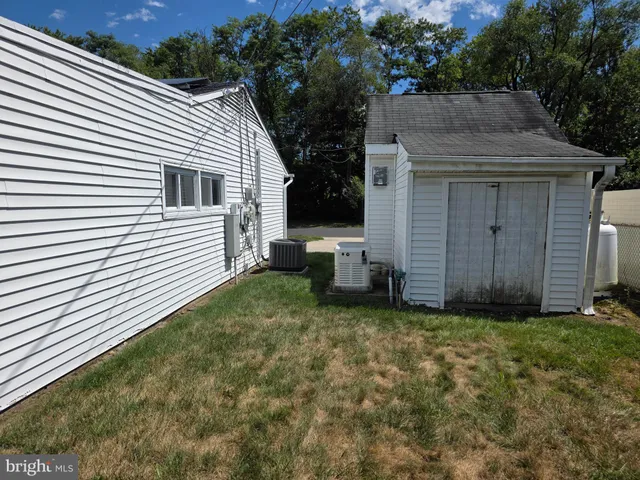 $385,000 | 1 Mistletoe Lane, Levittown, PA 19054