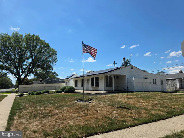 $385,000 | 1 Mistletoe Lane, Levittown, PA 19054