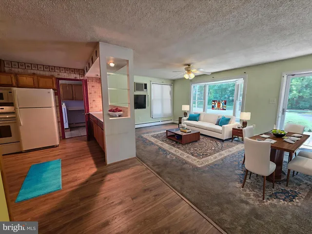 $385,000 | 1 Mistletoe Lane, Levittown, PA 19054