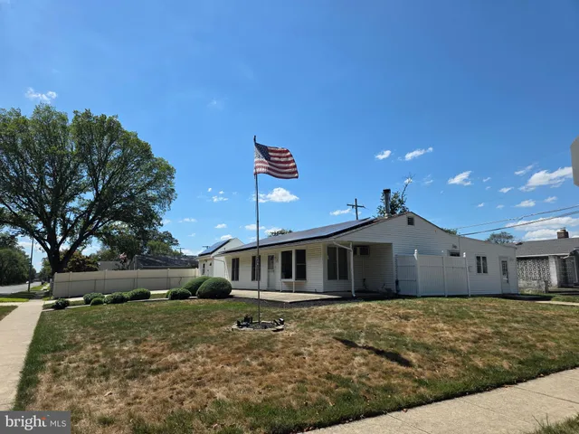 $385,000 | 1 Mistletoe Lane, Levittown, PA 19054