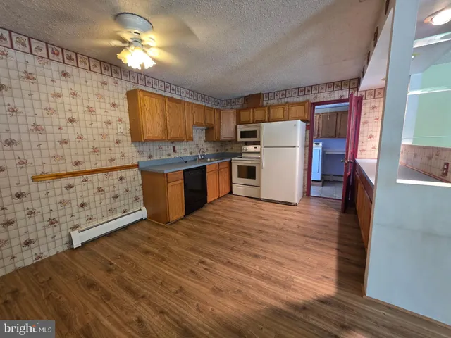 $385,000 | 1 Mistletoe Lane, Levittown, PA 19054