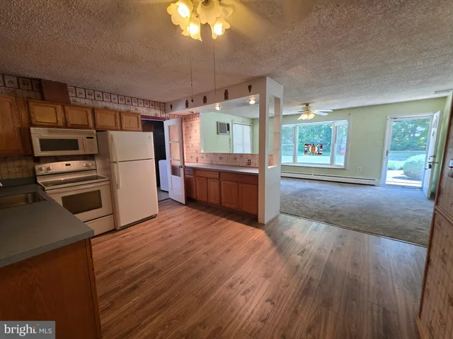 $385,000 | 1 Mistletoe Lane, Levittown, PA 19054