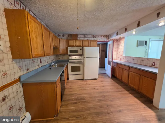 $385,000 | 1 Mistletoe Lane, Levittown, PA 19054