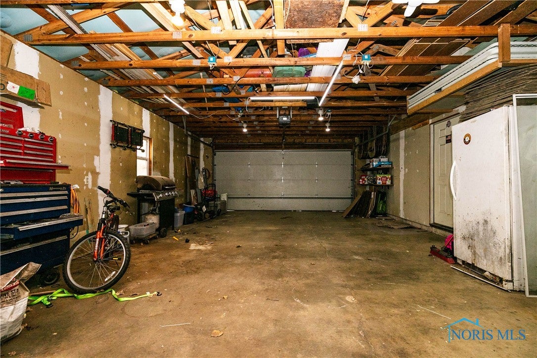 1001 Harding Street Defiance, OH 43512 - Photo 34 of 34 Attached garage