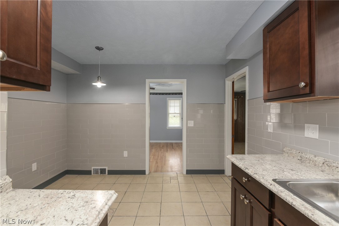 3921 Delmore Road Cleveland Heights, OH 44121 - Photo 18 of 35