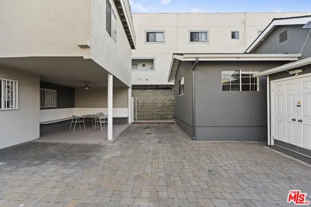 a view of a house with street