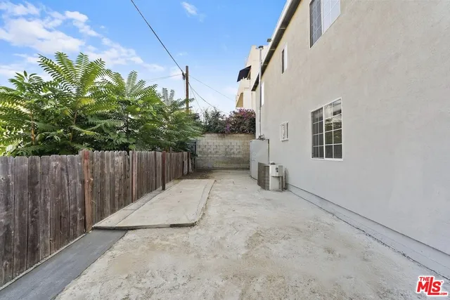$3,000 | 1128 Irolo Street, Los Angeles, CA 90006