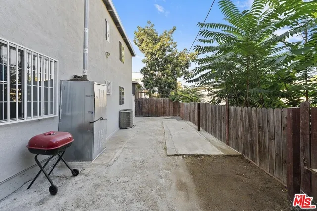 $3,000 | 1128 Irolo Street, Los Angeles, CA 90006