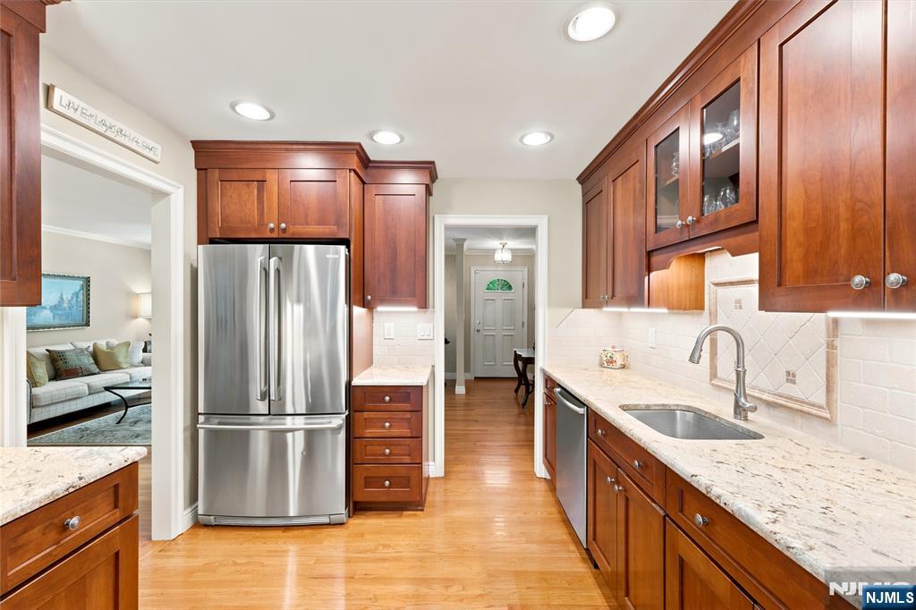 28 Delbrook Road Morris Plains, NJ 07950 - Photo 20 of 41