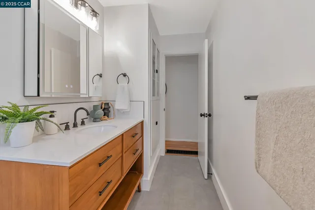 $899,000 | 3620 Harbor View Avenue, Oakland, CA 94619