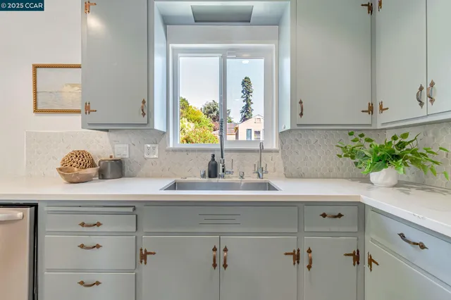 $899,000 | 3620 Harbor View Avenue, Oakland, CA 94619