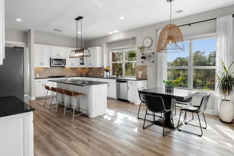 $1,595,000 | 13612 Flat Top Ranch Road, Austin, TX 78732