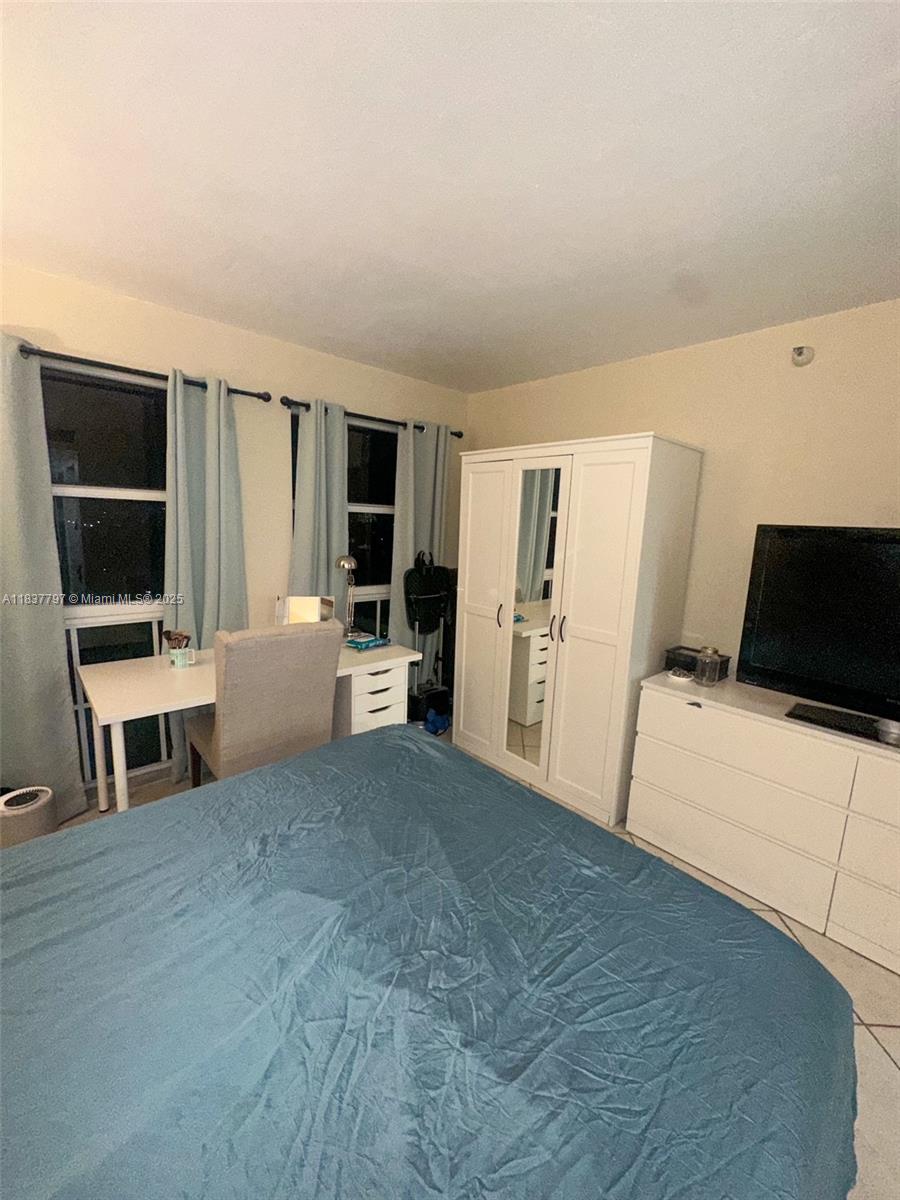 2351 Douglas Road, Unit 702 Miami, FL 33145 - Photo 13 of 22 Gallery Image 13