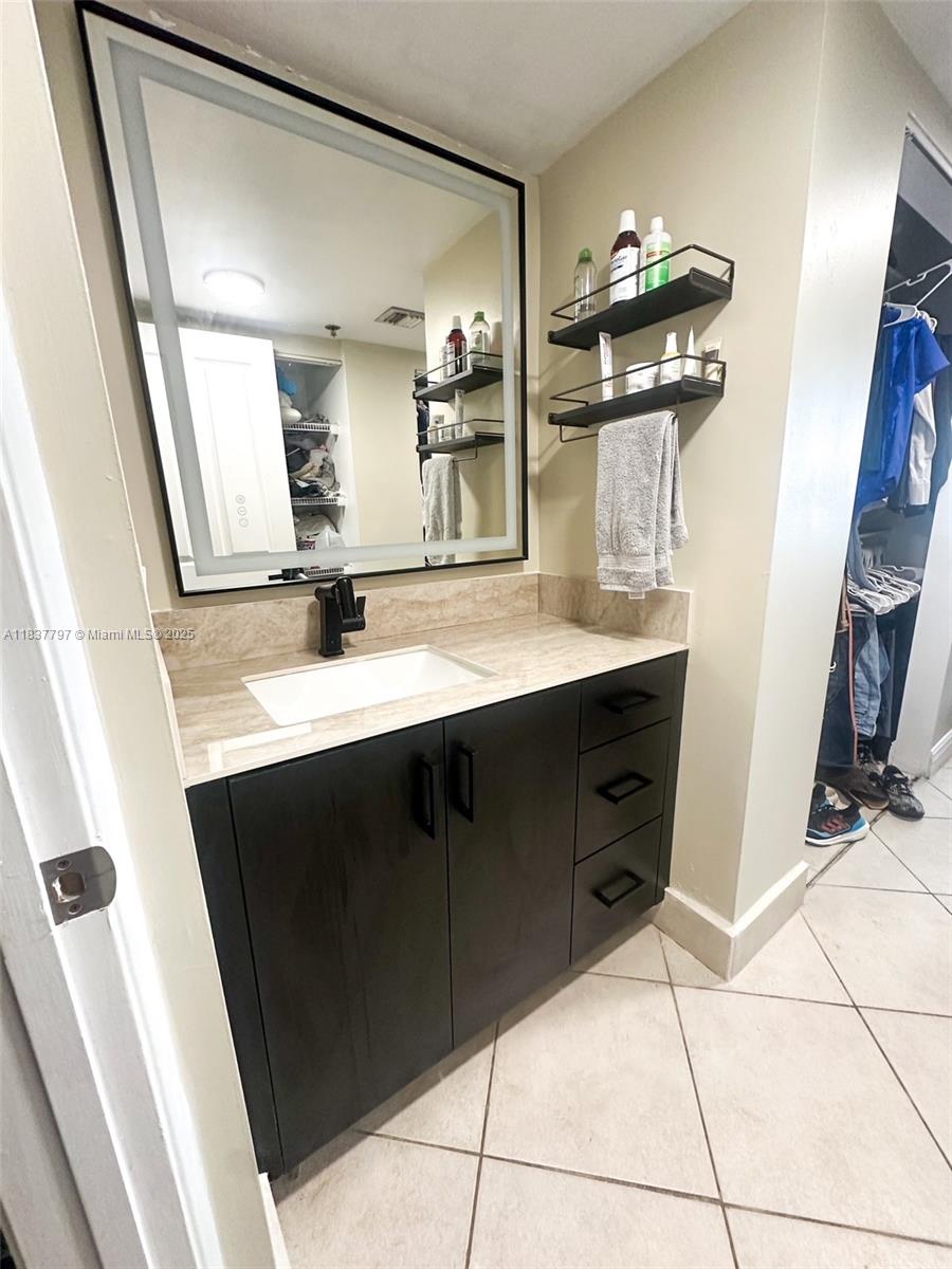 2351 Douglas Road, Unit 702 Miami, FL 33145 - Photo 19 of 22 Gallery Image 19