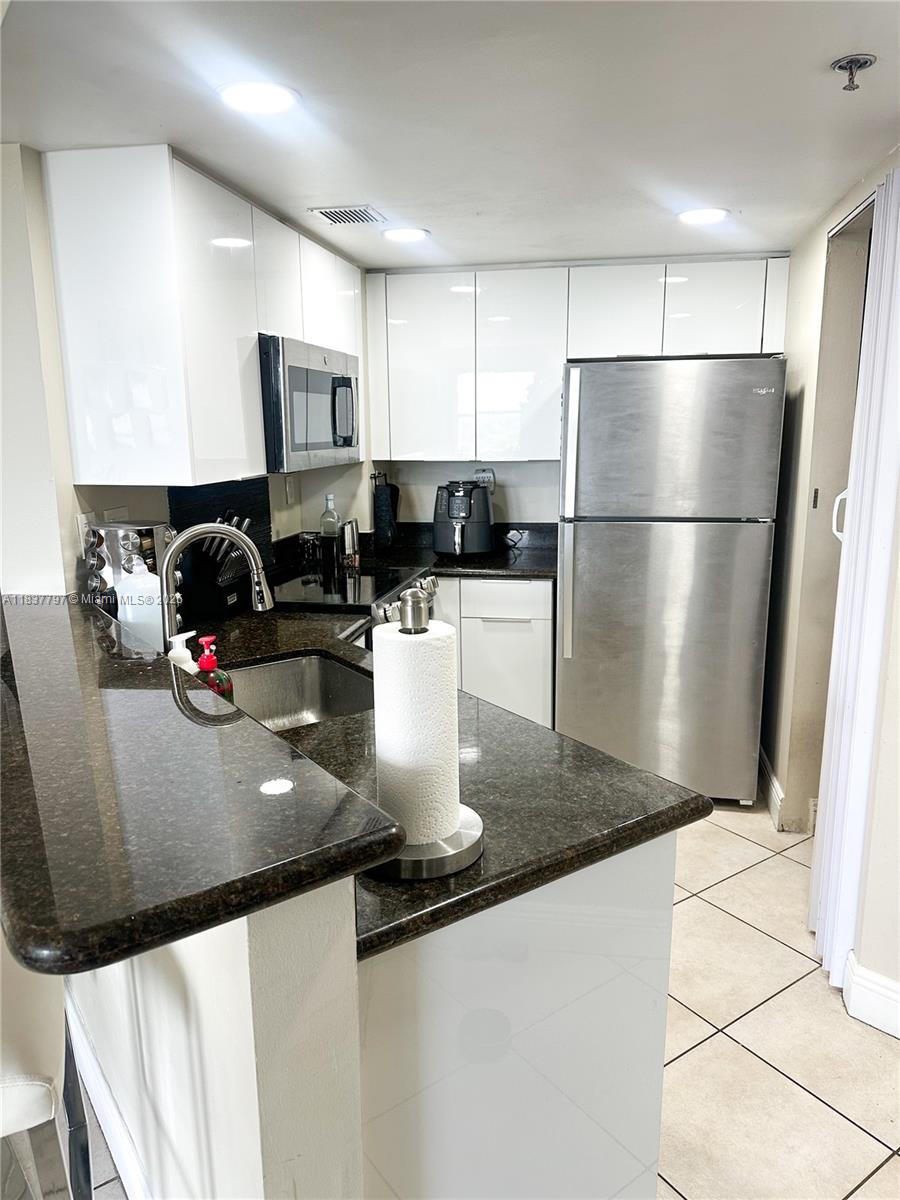 2351 Douglas Road, Unit 702 Miami, FL 33145 - Photo 9 of 22 Gallery Image 9