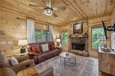 $675,000 | 170 Wildwood Court, Ellijay, GA 30540