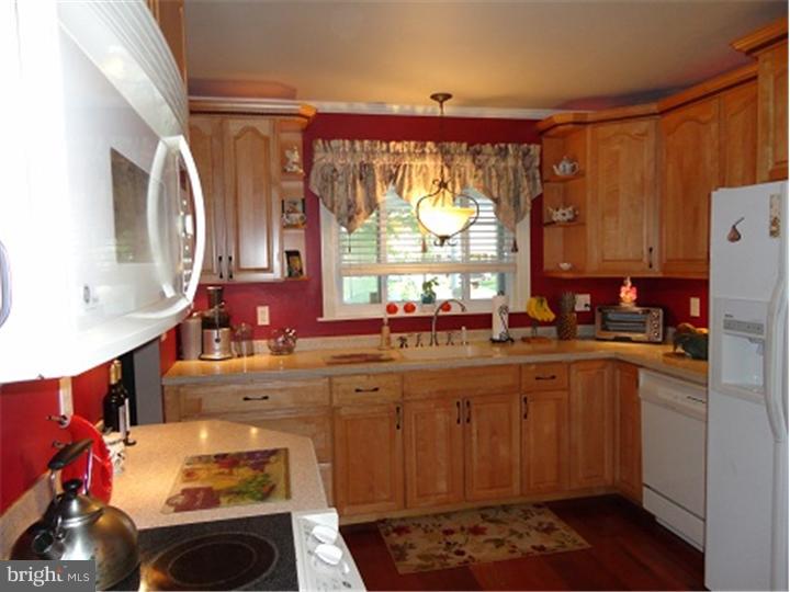 5 Hillside Road Levittown, PA 19056 - Photo 3 of 25 Kitchen
