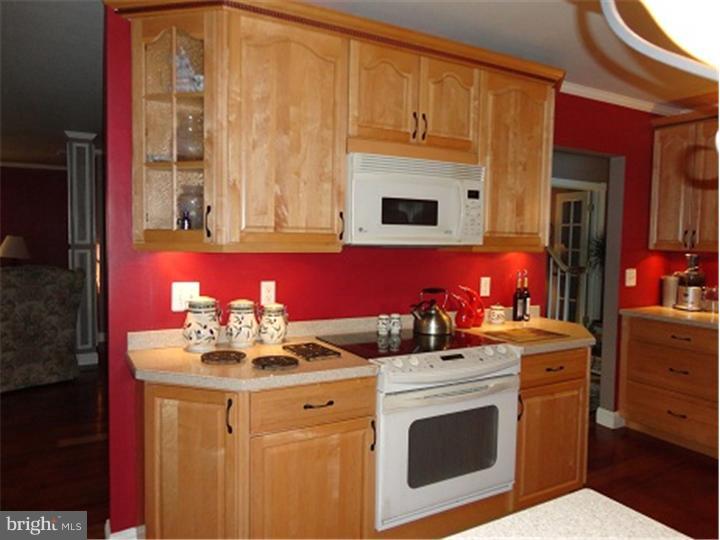 5 Hillside Road Levittown, PA 19056 - Photo 4 of 25 Kitchen