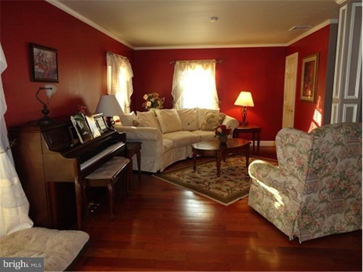 5 Hillside Road Levittown, PA 19056 - Photo 6 of 25 Living Room