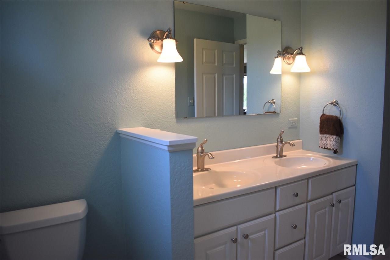 5100 South Oak Grove Road Trivoli, IL 61569 - Photo 17 of 36