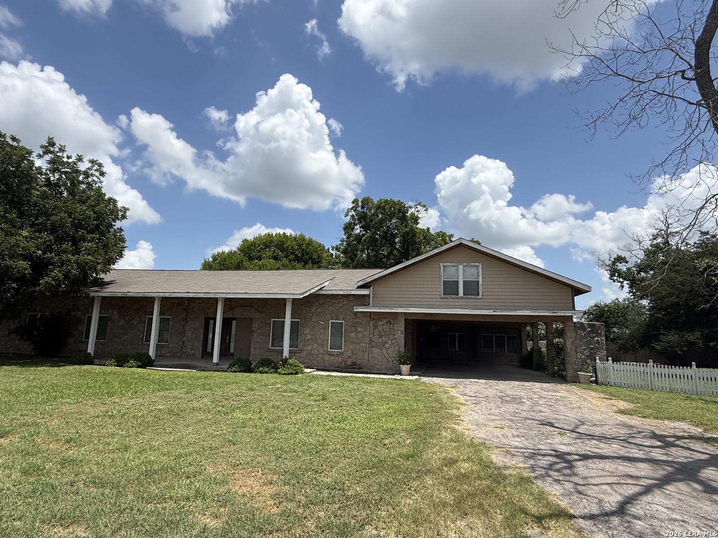 100 Hazel Avenue Three Rivers, TX 78071 - Photo 1 of 19
