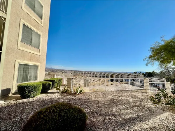 $1,350 | 2040 Mesquite Lane, Unit 104, Laughlin, NV 89029