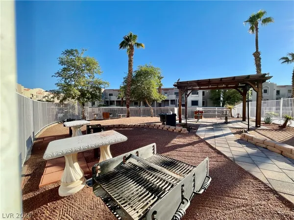 $1,350 | 2040 Mesquite Lane, Unit 104, Laughlin, NV 89029