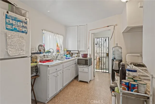 a kitchen that has a lot of cabinets in it