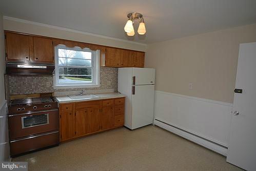 4009 Chatham Road Ellicott City, MD 21042 - Photo 3 of 23 Recreation room/ Bonus kitchen