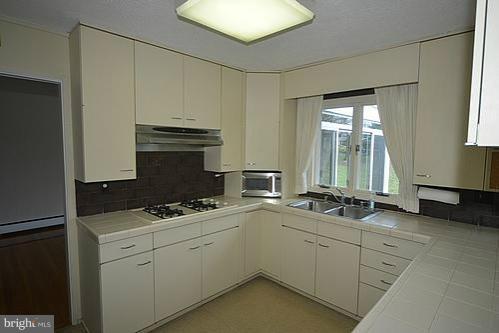 4009 Chatham Road Ellicott City, MD 21042 - Photo 6 of 23 Kitchen