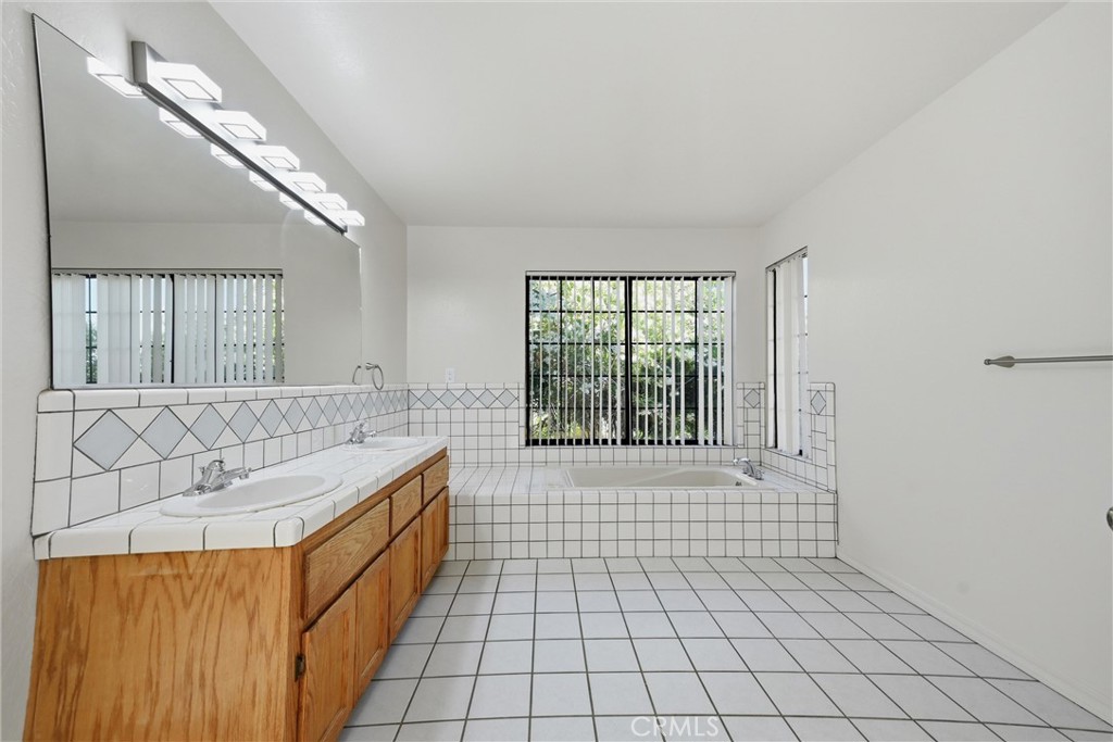 17153 Squirrel Hill Road Hidden Valley Lake, CA 95467 - Photo 20 of 34 Primary bathroom