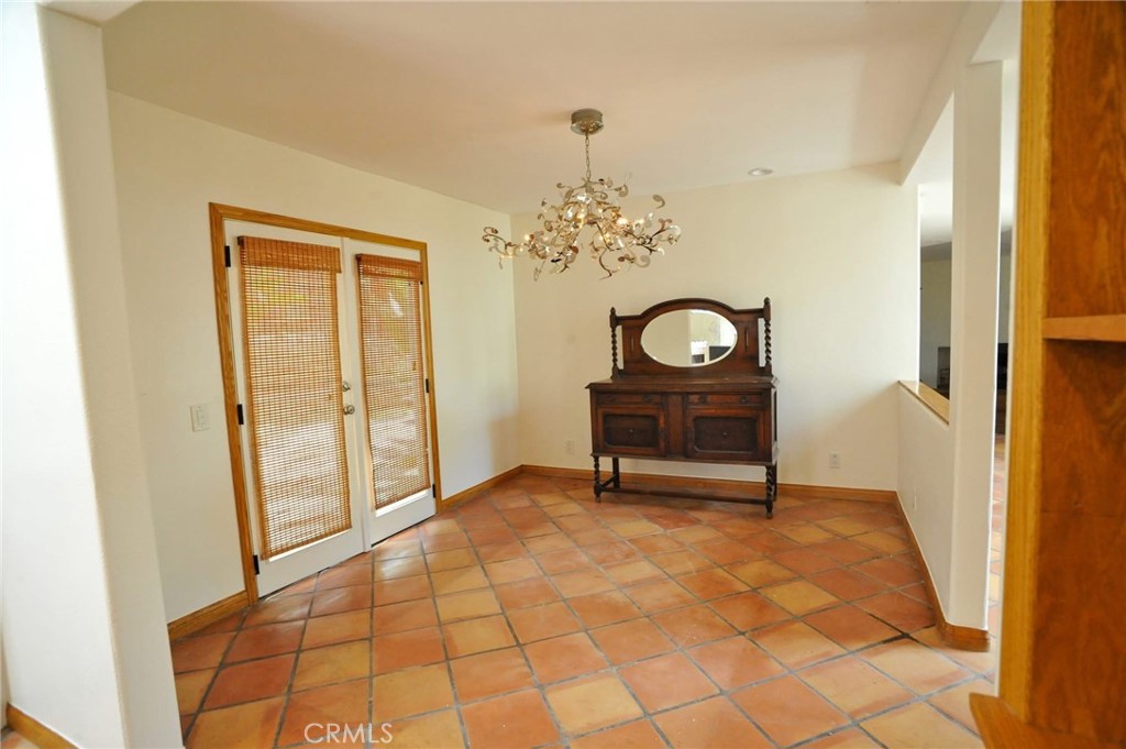 1707 Hygeia Avenue Encinitas, CA 92024 - Photo 19 of 41 a view of an entryway with a table and a chair
