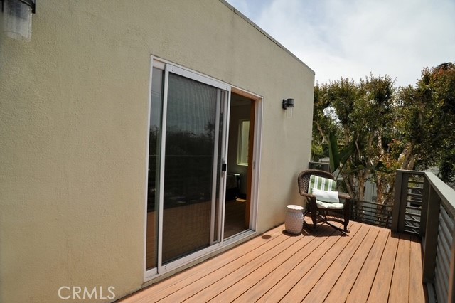 1707 Hygeia Avenue Encinitas, CA 92024 - Photo 36 of 41 a view of a balcony and chairs