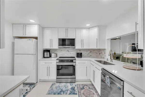 $194,900 | 3920 Inverrary Boulevard, Unit 104C, Lauderhill, FL 33319