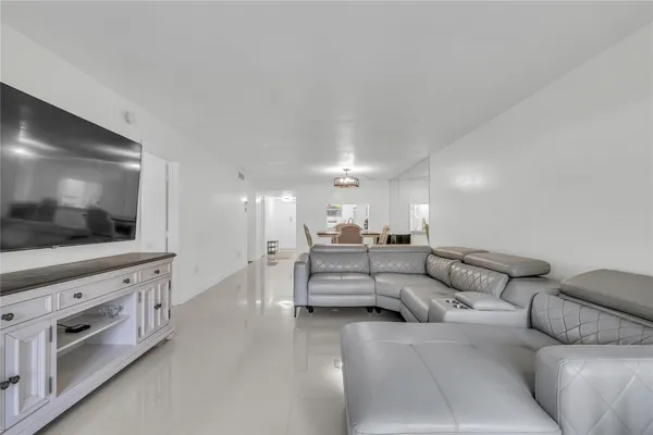 $194,900 | 3920 Inverrary Boulevard, Unit 104C, Lauderhill, FL 33319