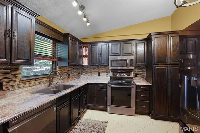 $300,000 | 5050 Schumacher Road, High Ridge, MO 63049