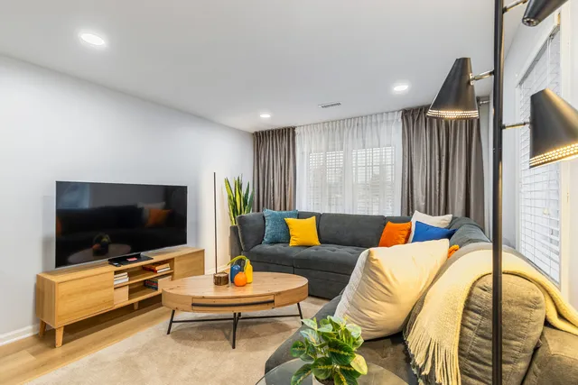 $3,500 | 3017 Pearl Street, Unit 2, Franklin Park, IL 60131