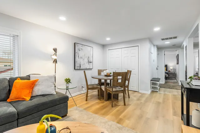 $3,500 | 3017 Pearl Street, Unit 2, Franklin Park, IL 60131