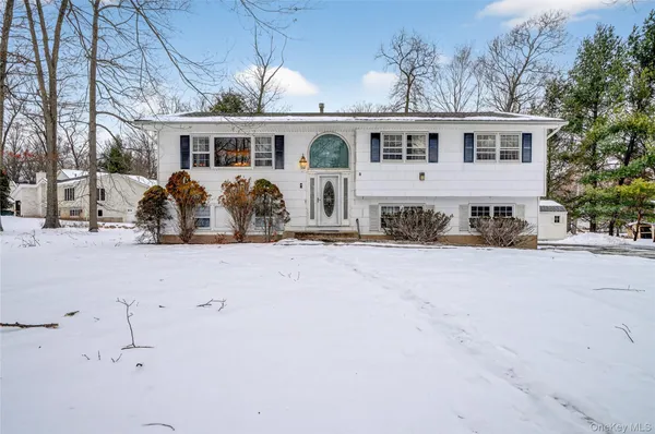 $965,000 | 4 Lois Lane, Monsey, NY 10952