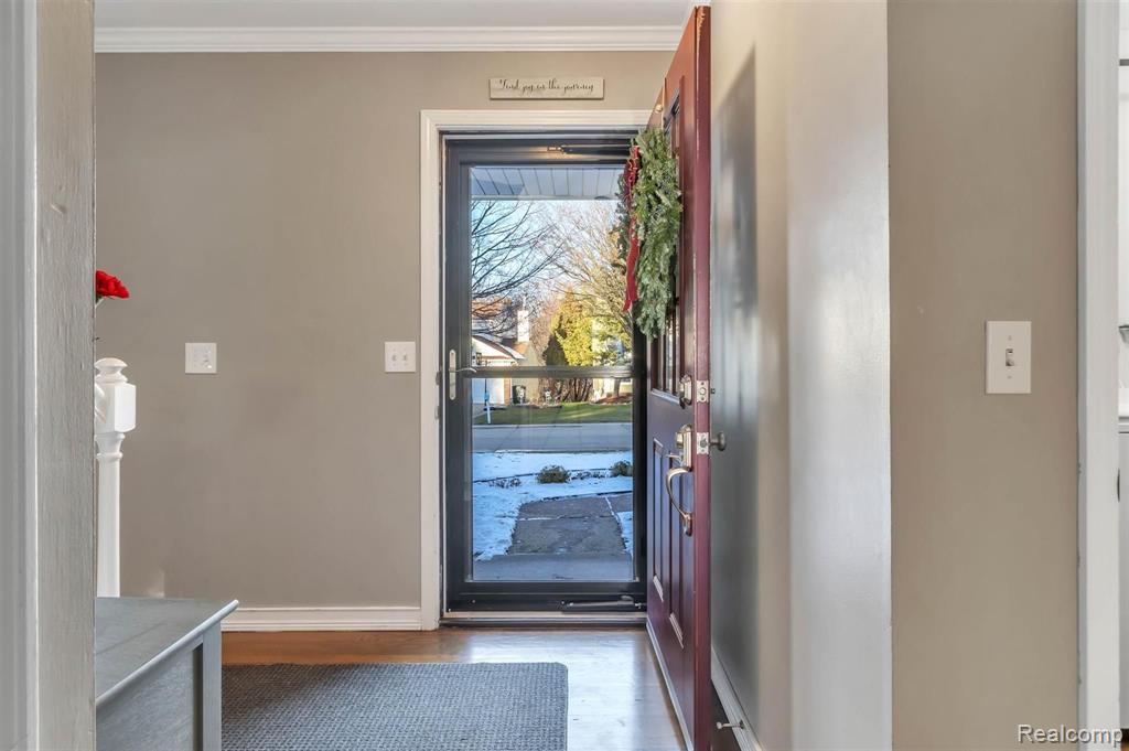 462 Whitney Drive Rochester Hills, MI 48307 - Photo 4 of 49