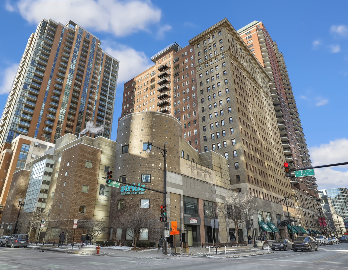 40 East 9th Street, Unit 716 Chicago, IL 60605 - Photo 1 of 37 a view of a tall building next to a road
