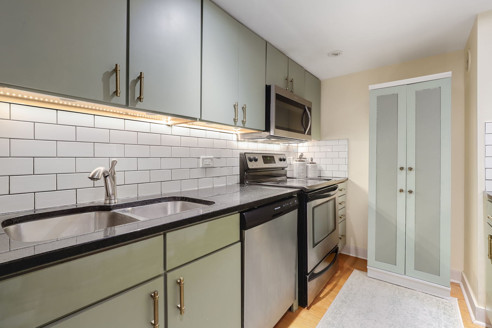 40 East 9th Street, Unit 716 Chicago, IL 60605 - Photo 11 of 37 a kitchen with stainless steel appliances granite countertop a sink and a stove