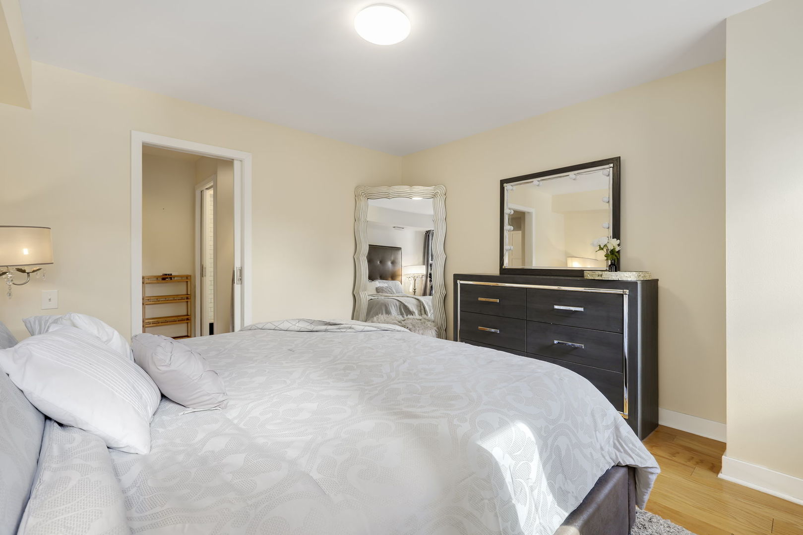 40 East 9th Street, Unit 716 Chicago, IL 60605 - Photo 15 of 37 a bedroom with a bed and a dresser