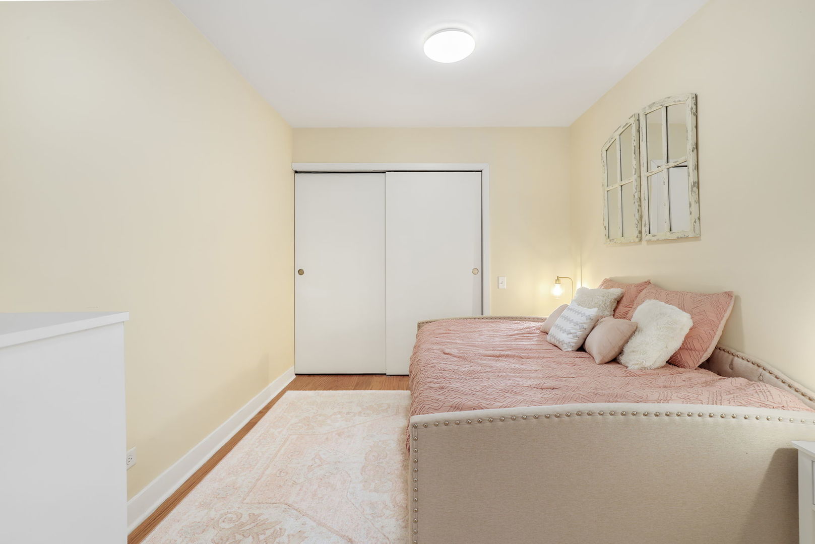 40 East 9th Street, Unit 716 Chicago, IL 60605 - Photo 21 of 37 a bedroom with a bed and a window