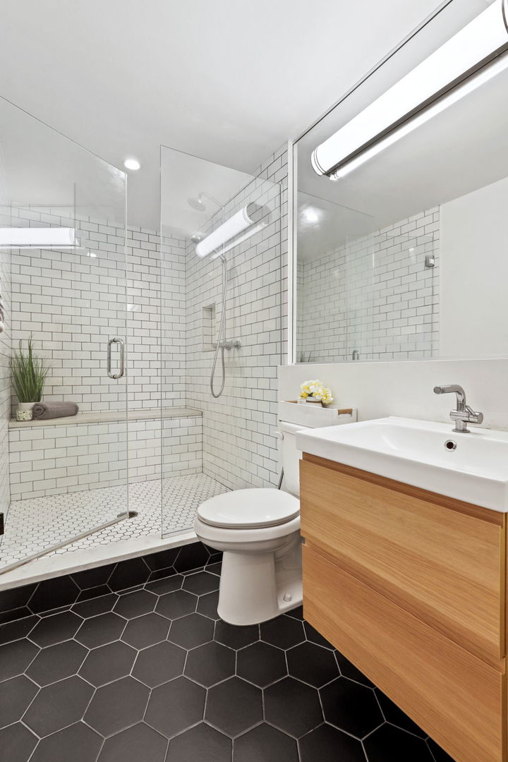 40 East 9th Street, Unit 716 Chicago, IL 60605 - Photo 22 of 37 a bathroom with a sink toilet and shower