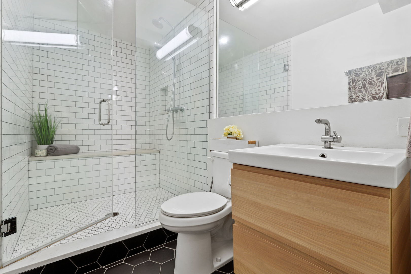 40 East 9th Street, Unit 716 Chicago, IL 60605 - Photo 24 of 37 a bathroom with a sink a toilet and shower
